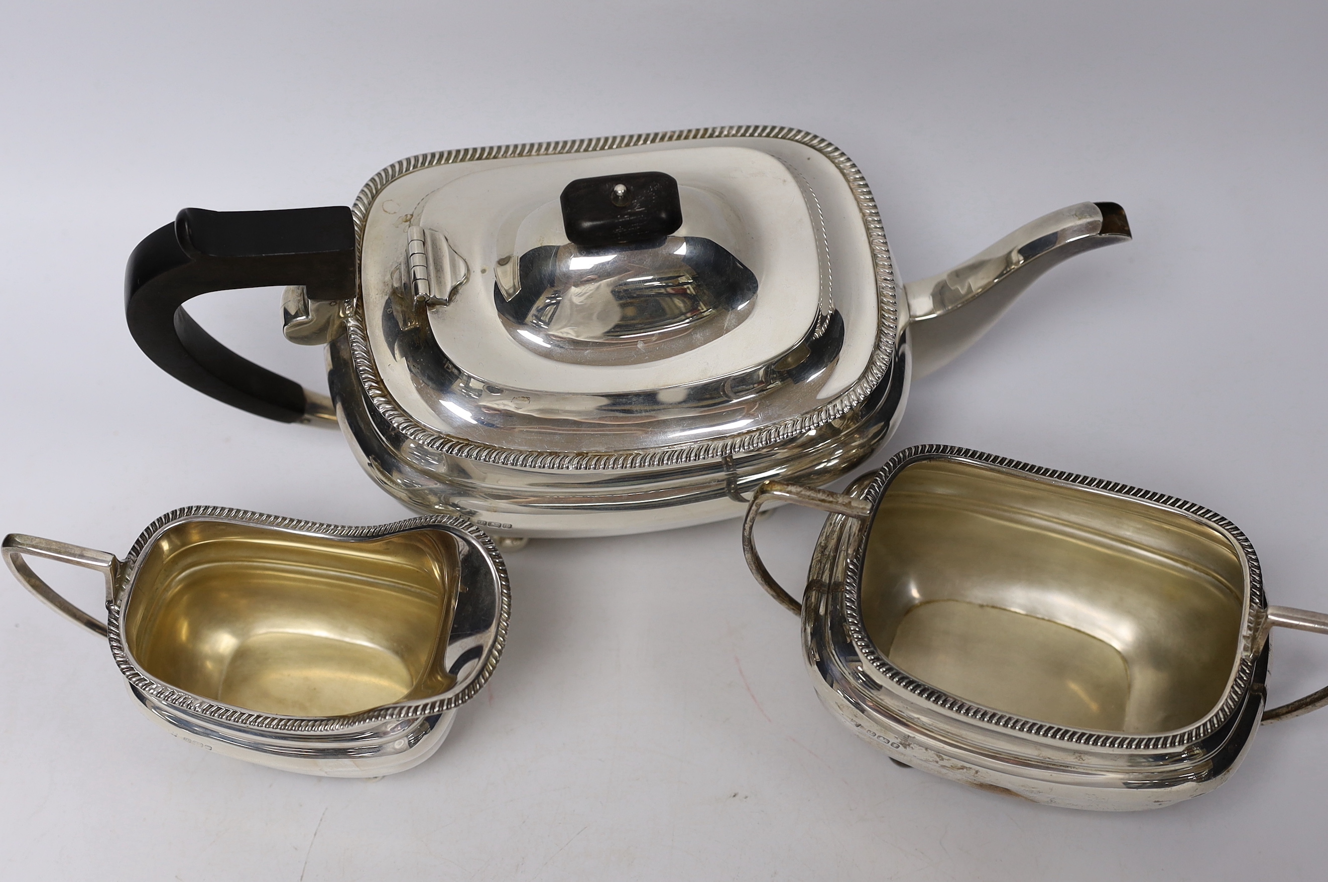 A George V silver three piece tea set, Fordham & Faulkner, Sheffield, 1911